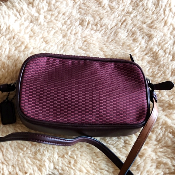 NWT Coach Legacy Jacquard Cranberry & Oxblood Leather Camera Bag Crossbody ❤️🤎 - Picture 7 of 16